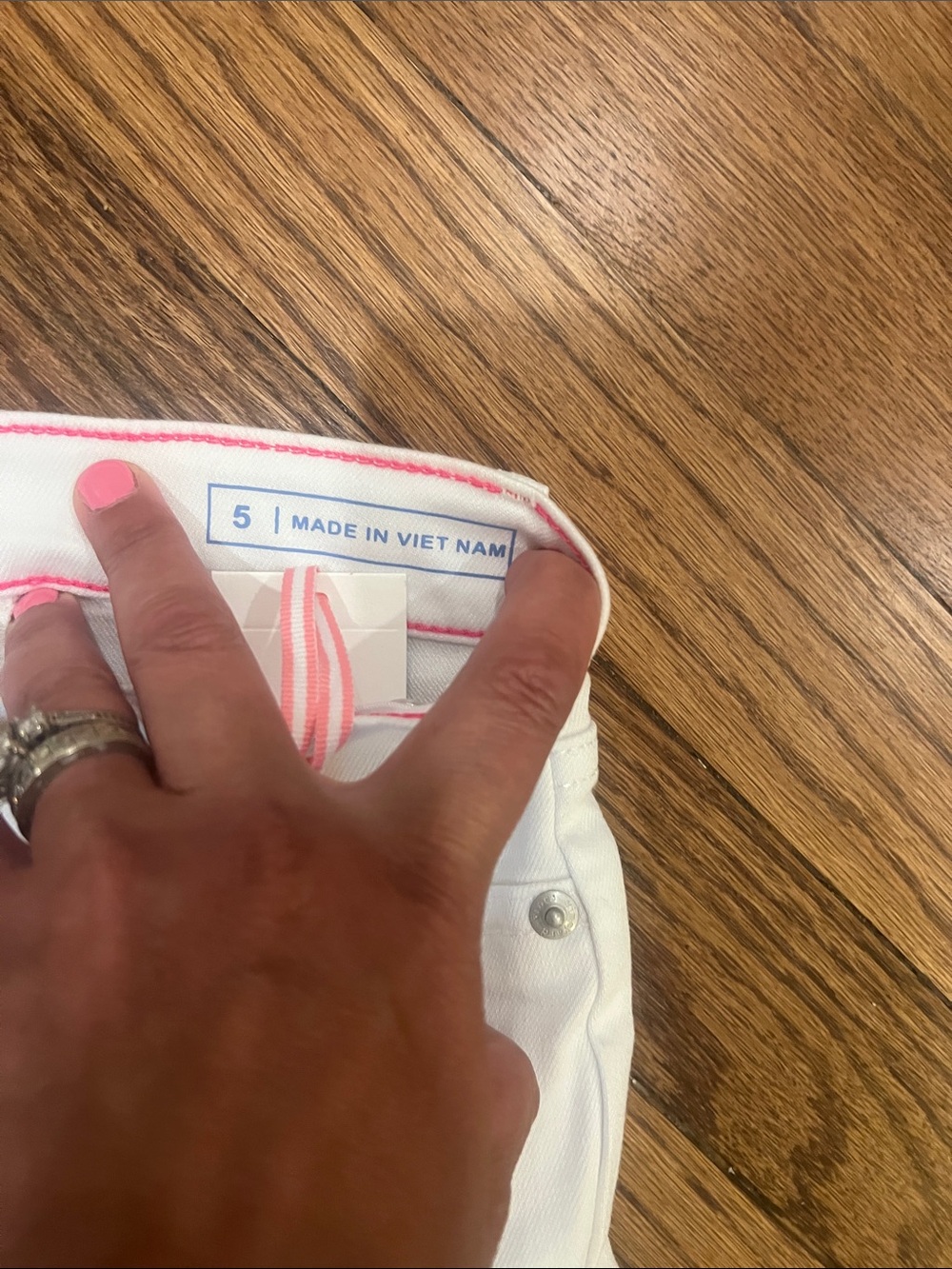 Vineyard Vines White Denim pants - Picture 3 of 4